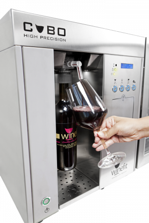 Winefit cubo serving system